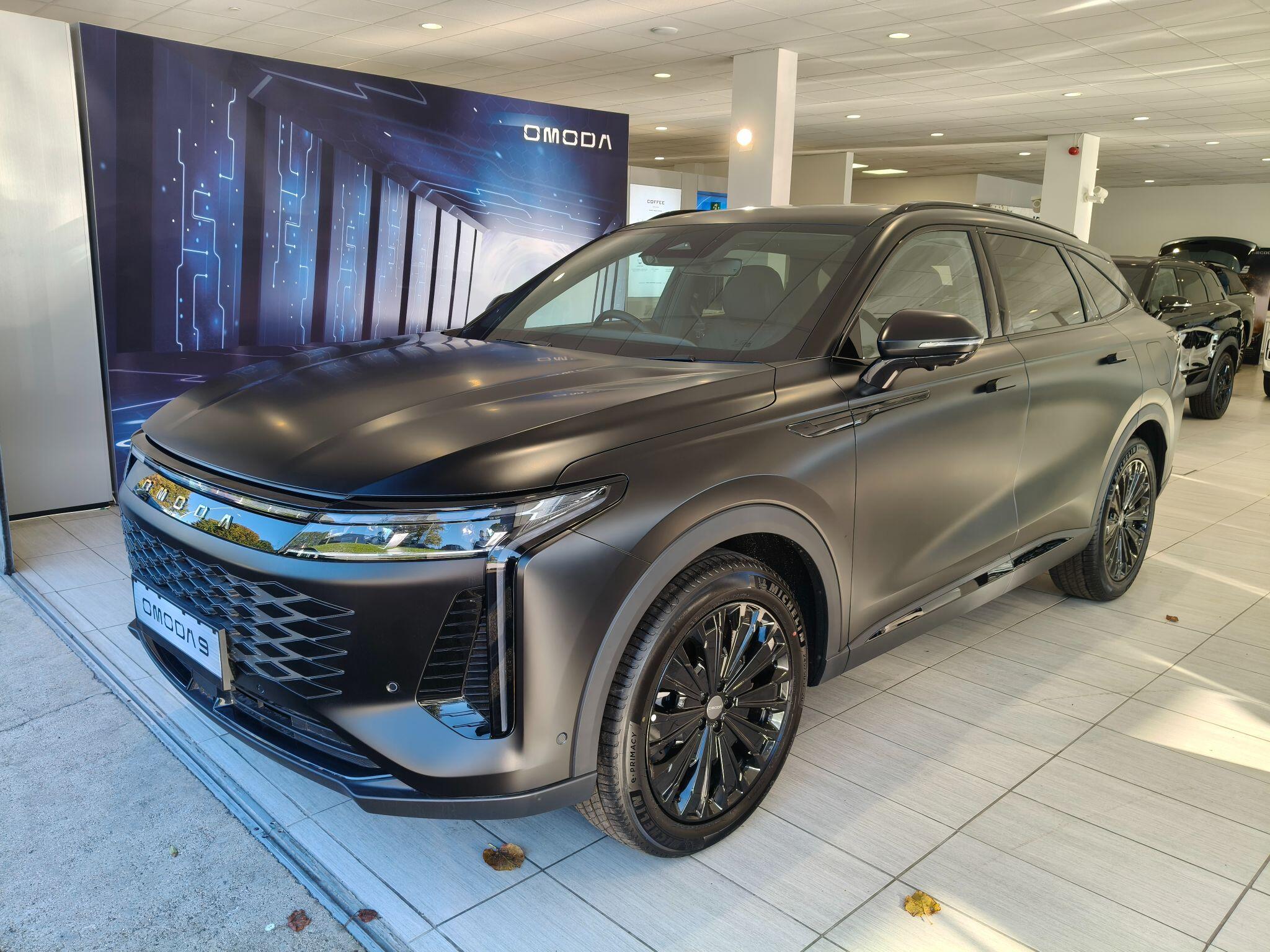 Large vehicle image